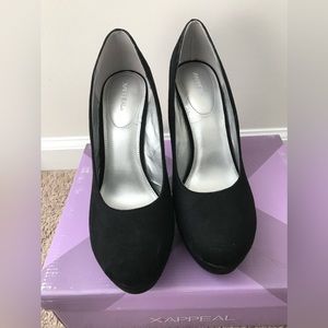 Women’s X-Appeal blossom black pumps size 8.5 medium NEW.